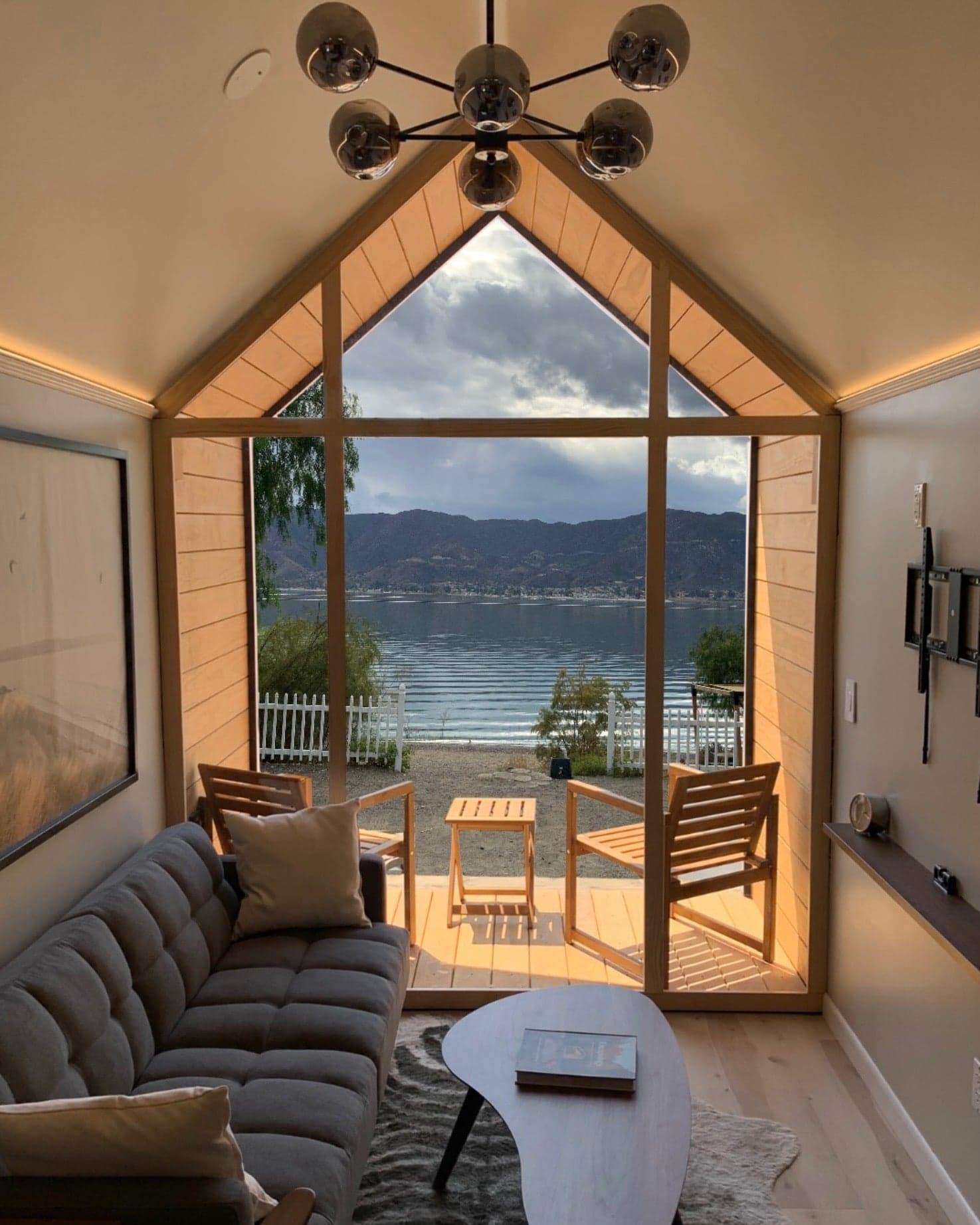 Graphite 12 modular studio interior